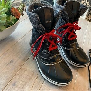 Women’s fashion duck boots